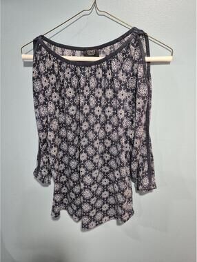 Jones New York Signature Women's Cold Shoulder Top Size Small